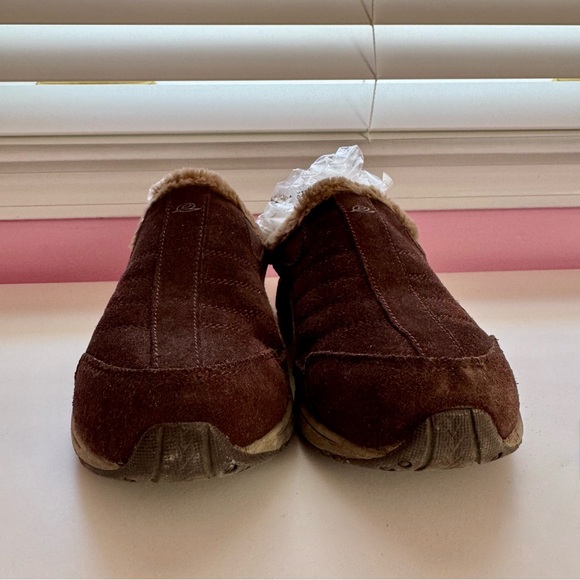 Brown and Tan Cozy Slippers with Plush Lining - Picture 2 of 9